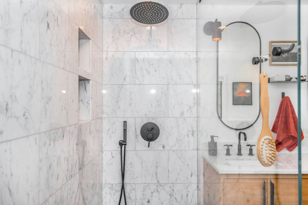 Takdusj  komfort, design og funksjon i dusjsonen